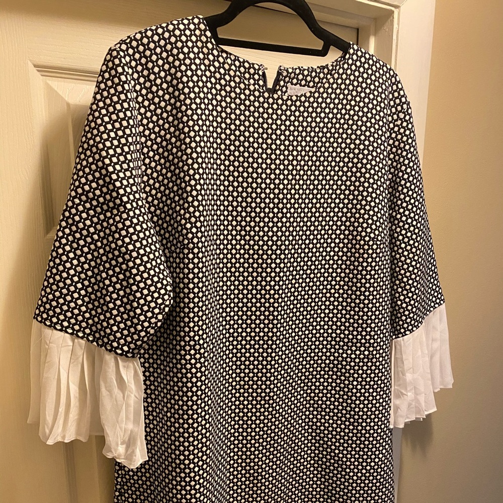 Classic print New York & Company dress. Length 35”